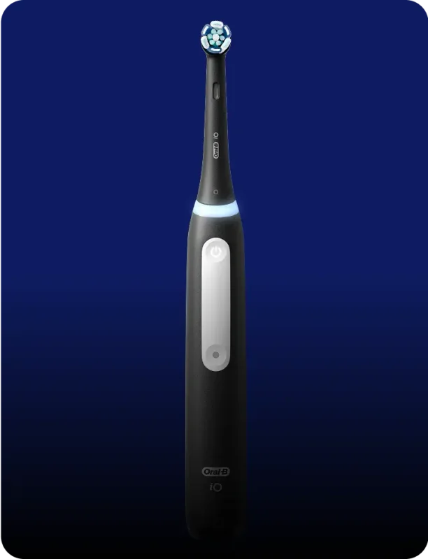 Oral-B iO 3 negro, mango con un cabezal; estuche no representado